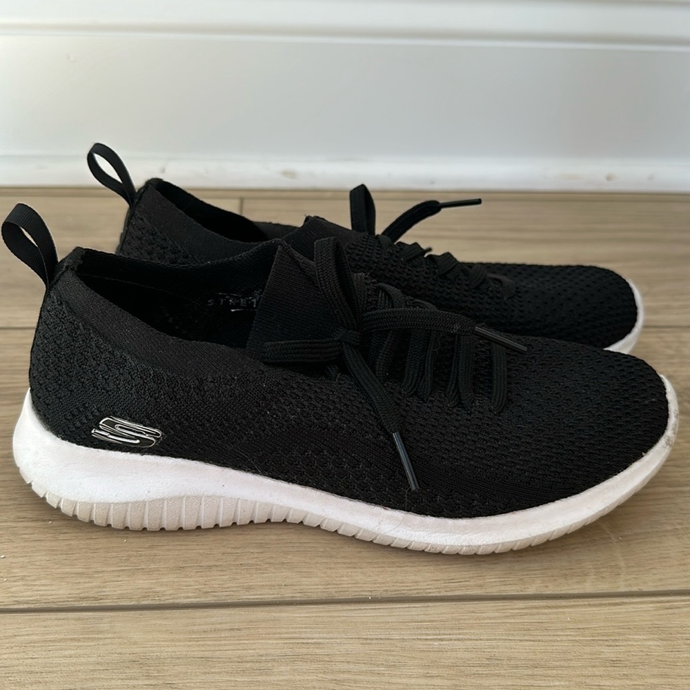 Skechers Women's Ultra Flex Statements Sneaker Size 6.5